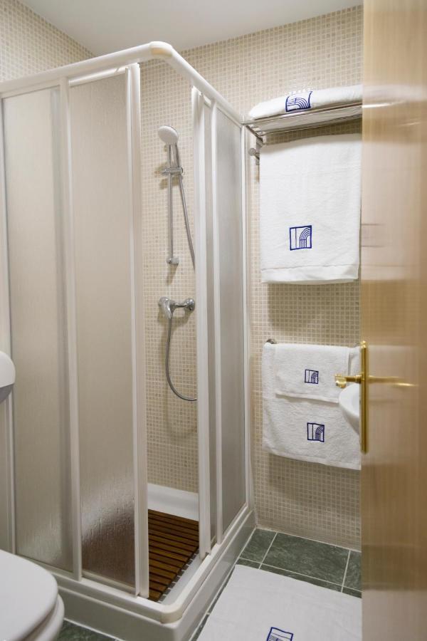 Hostal Pradaria Asador & Alojamiento Arcas Esterno foto